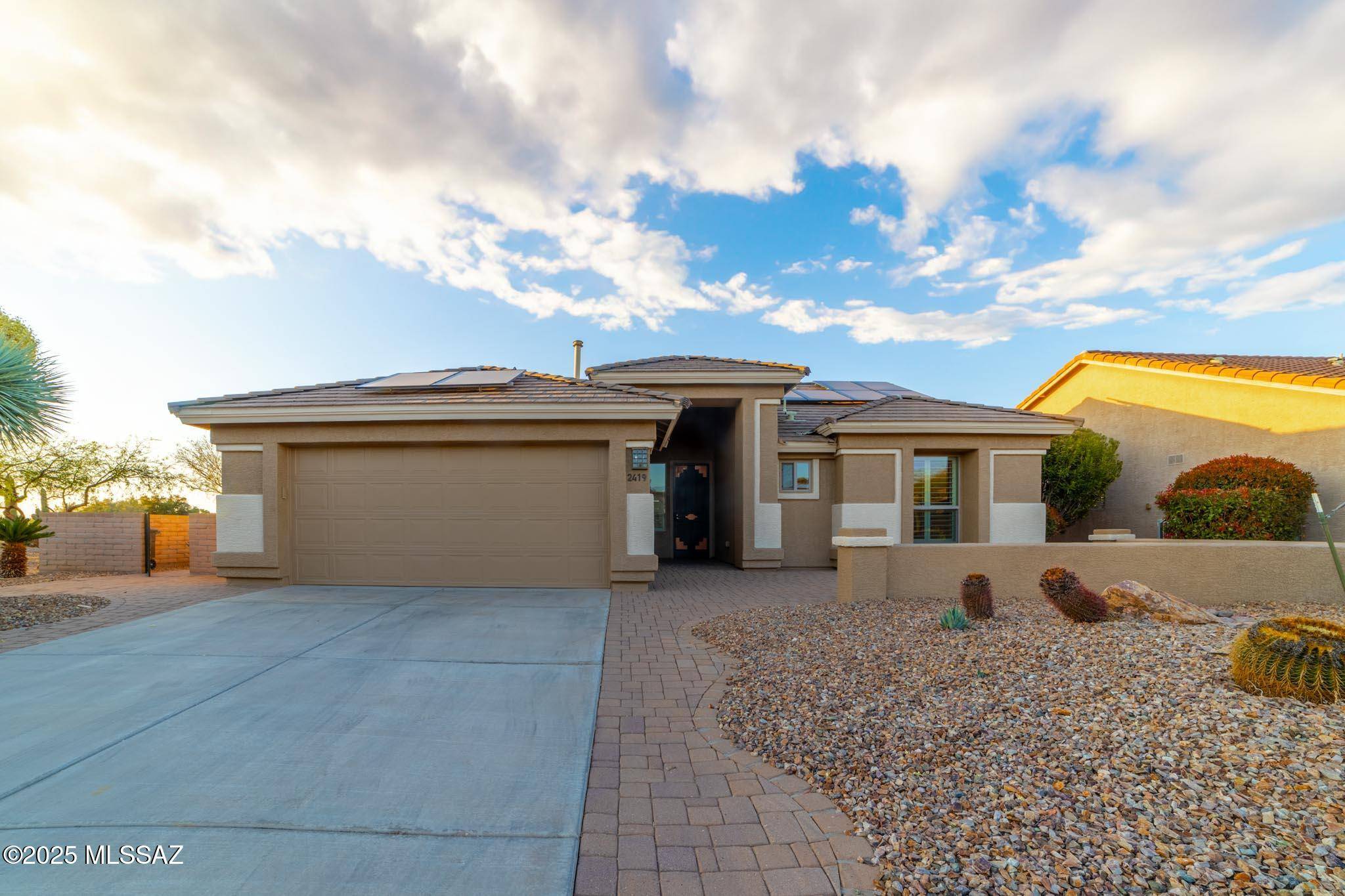 2419 E Sky Creek Drive, Green Valley, AZ 85614