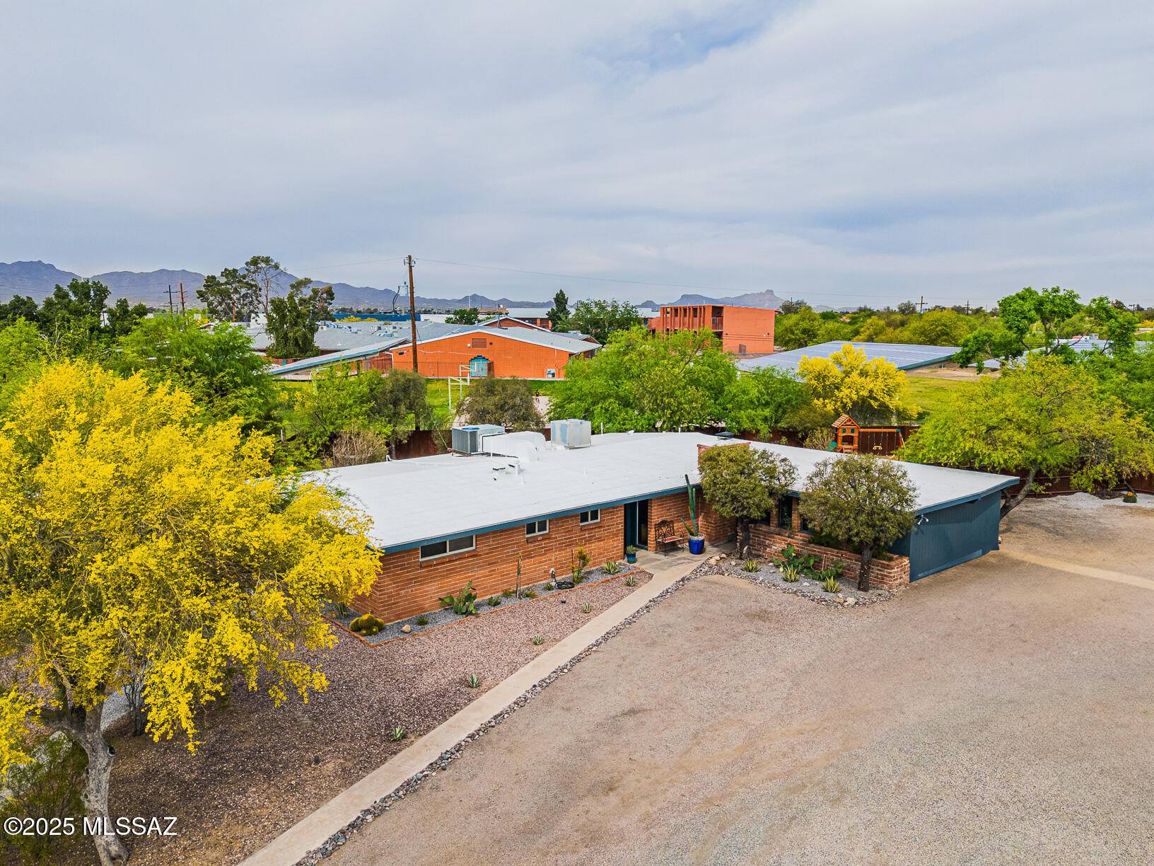 1652 W Roller Coaster Road, Tucson, AZ 85704