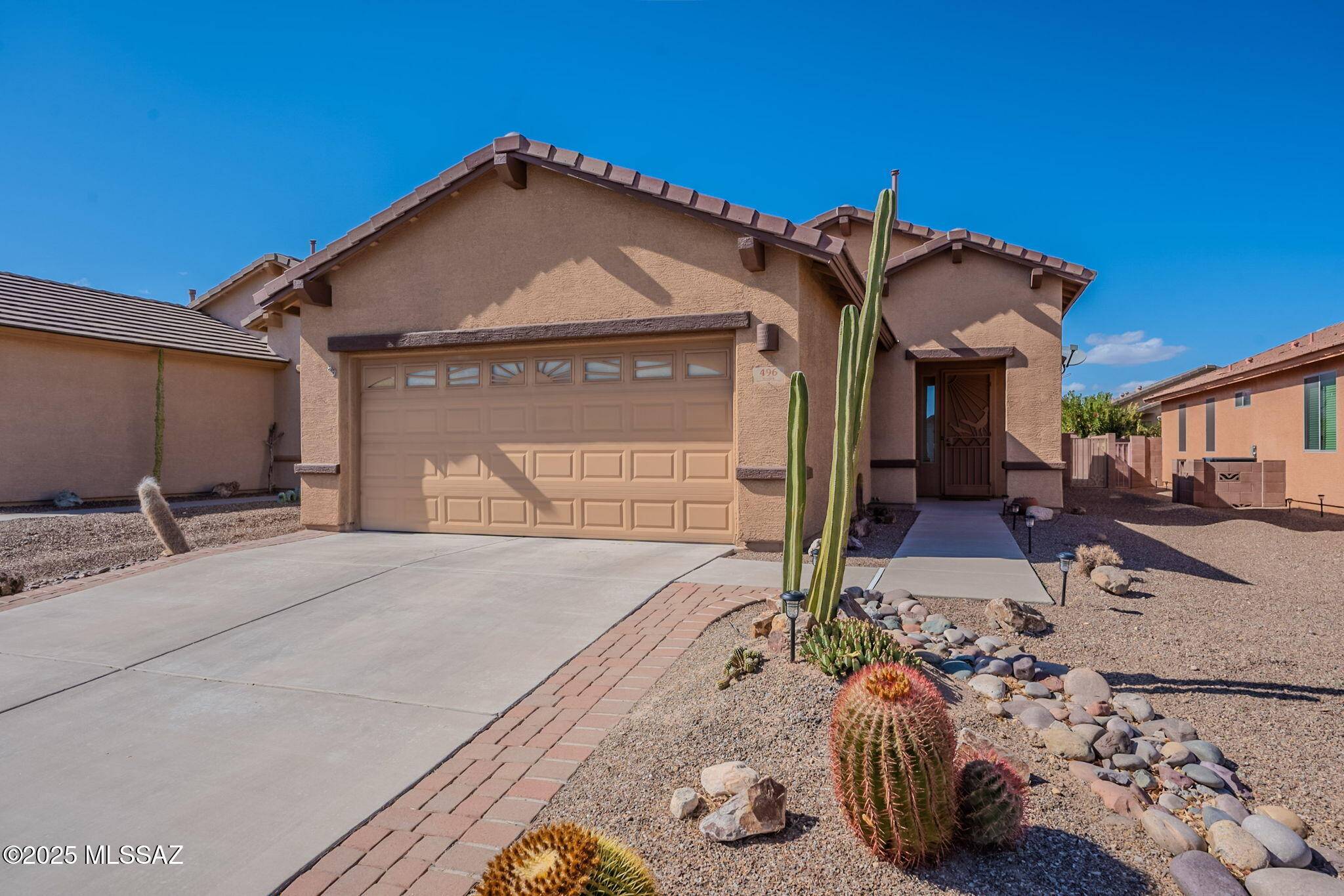 496 W Bazille Way, Green Valley, AZ 85614