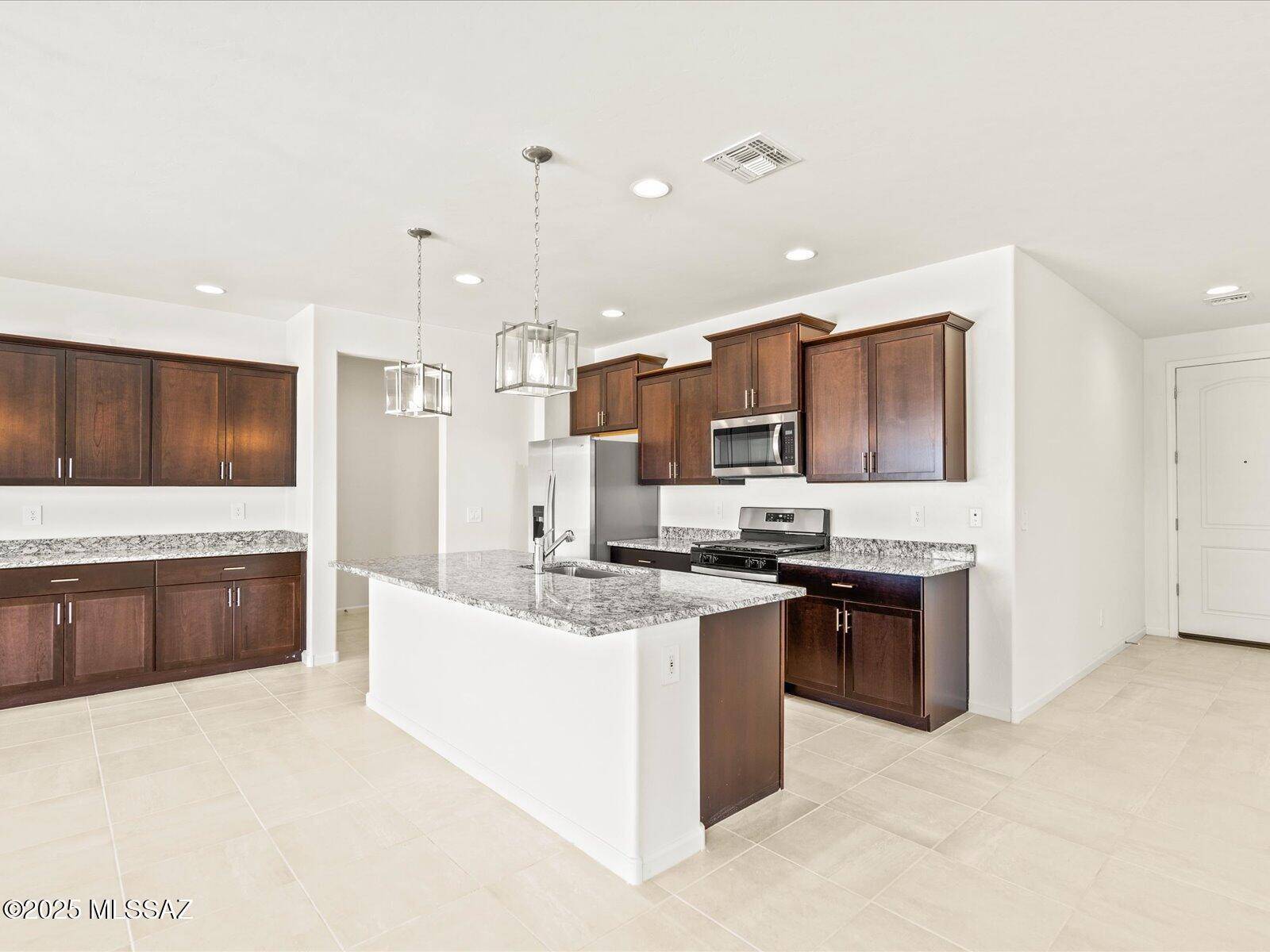 8313 S Cabari Mine Way, Vail, AZ 85641