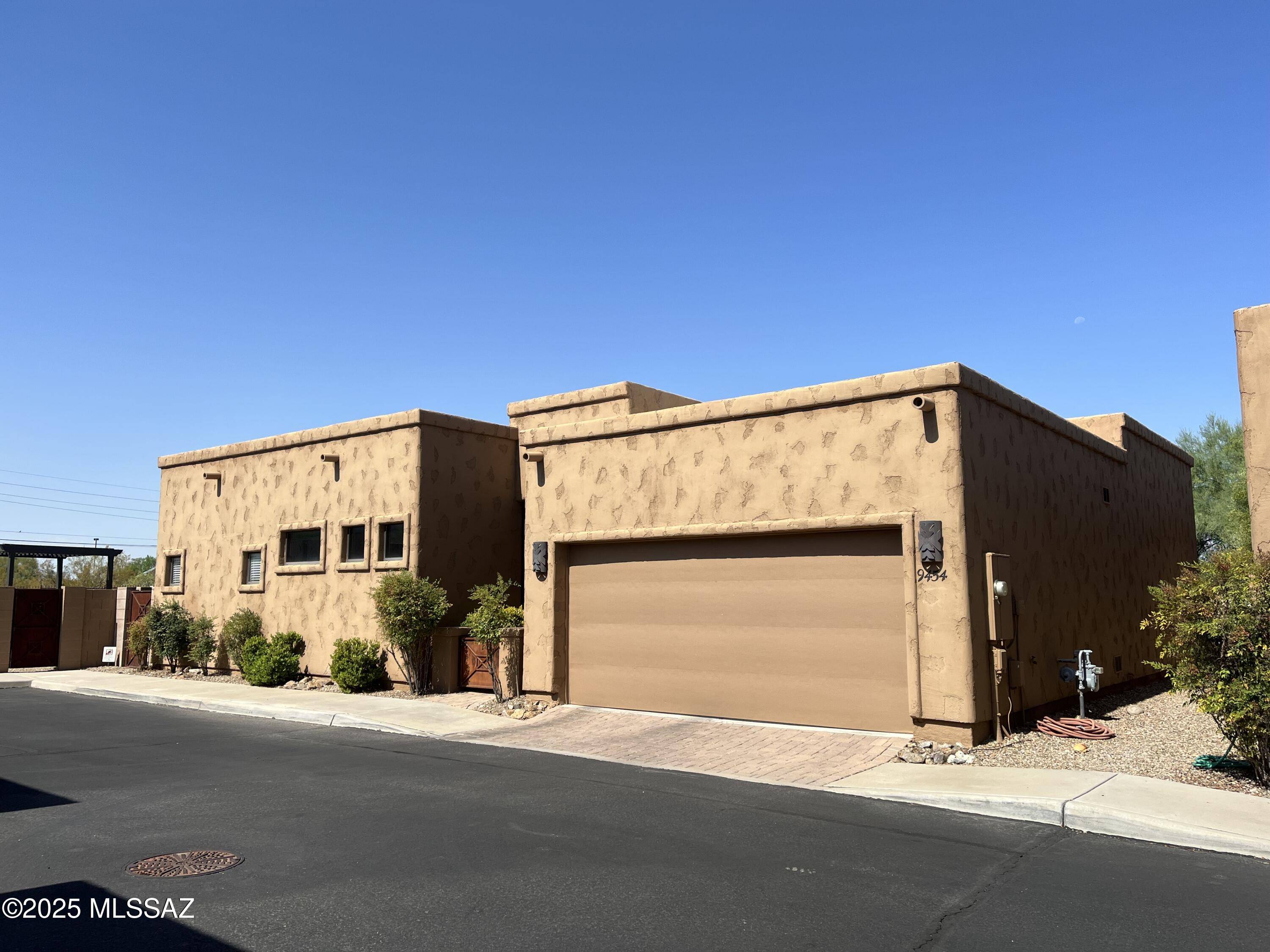 9454 E Lanterra Court, Tucson, AZ 85710