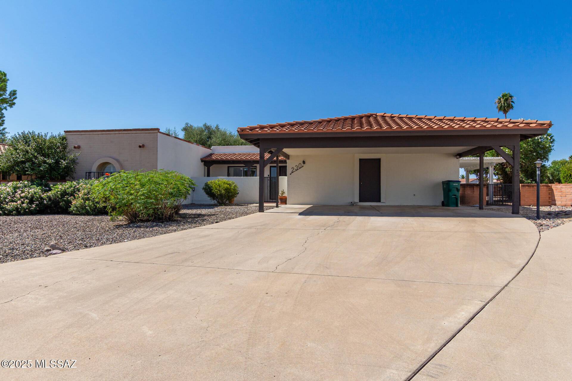 230 E Paseo De Golf, Green Valley, AZ 85614