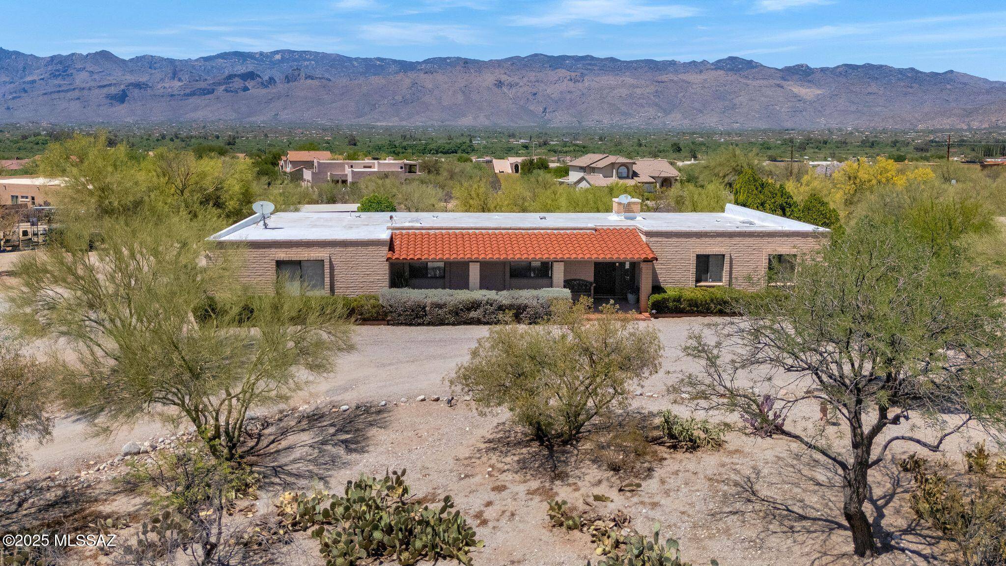 571 N Tanque Verde Loop Road, Tucson, AZ 85748