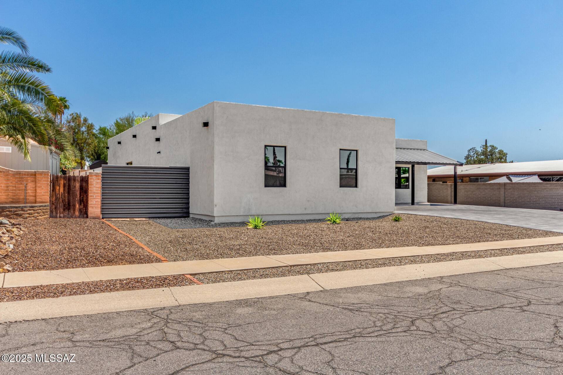 Tucson, AZ 85710,9042 E Maple Leaf Drive