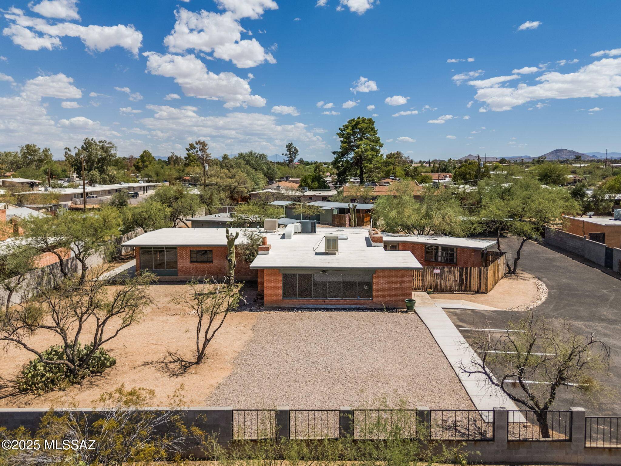 240 E Limberlost Drive, Tucson, AZ 85705