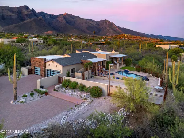 6836 N Green Mountain Place, Tucson, AZ 85718
