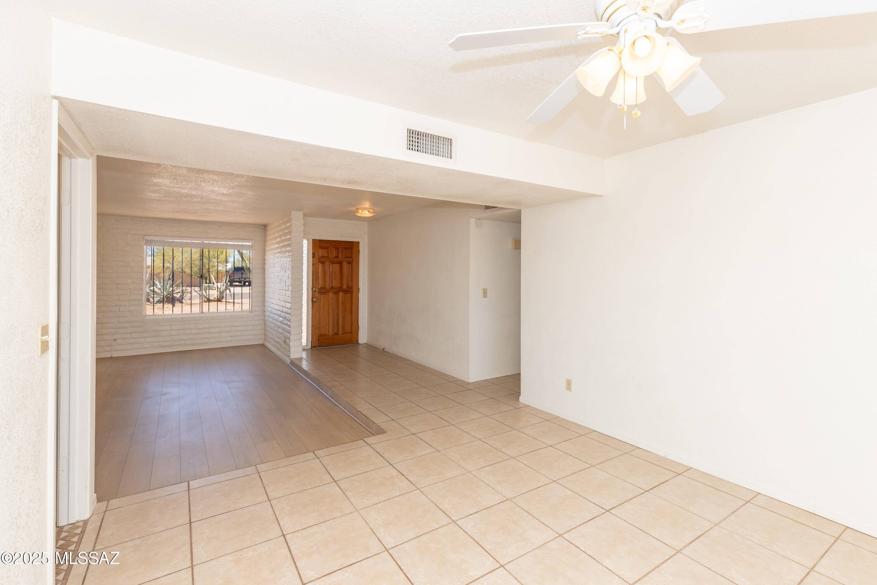 Tucson, AZ 85704,875 W Calle Dadivoso