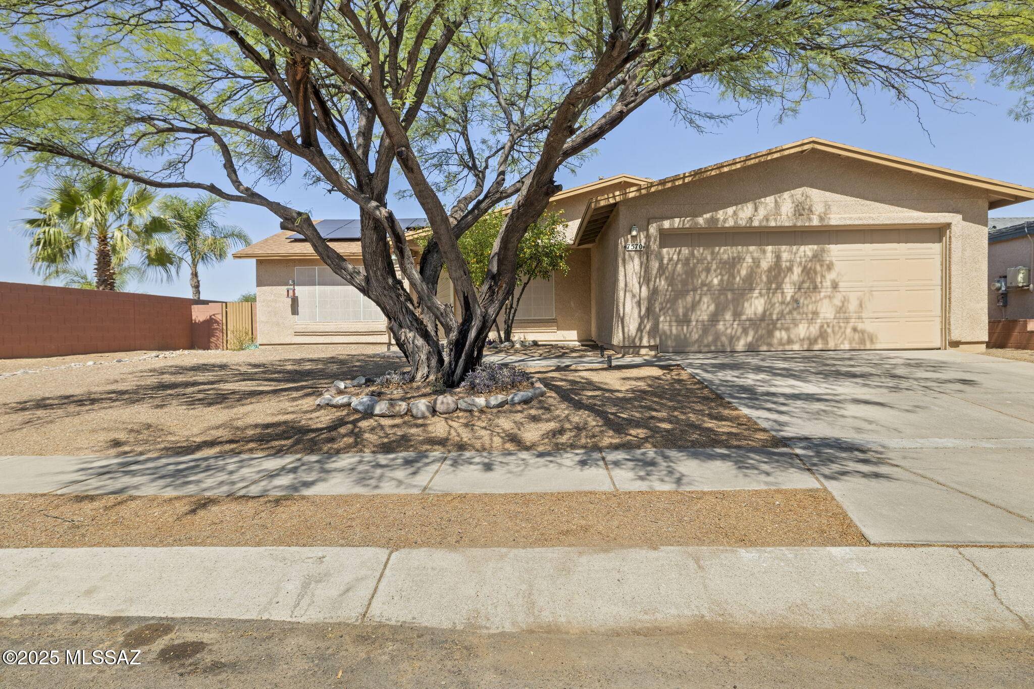7570 S Falster Avenue, Tucson, AZ 85747