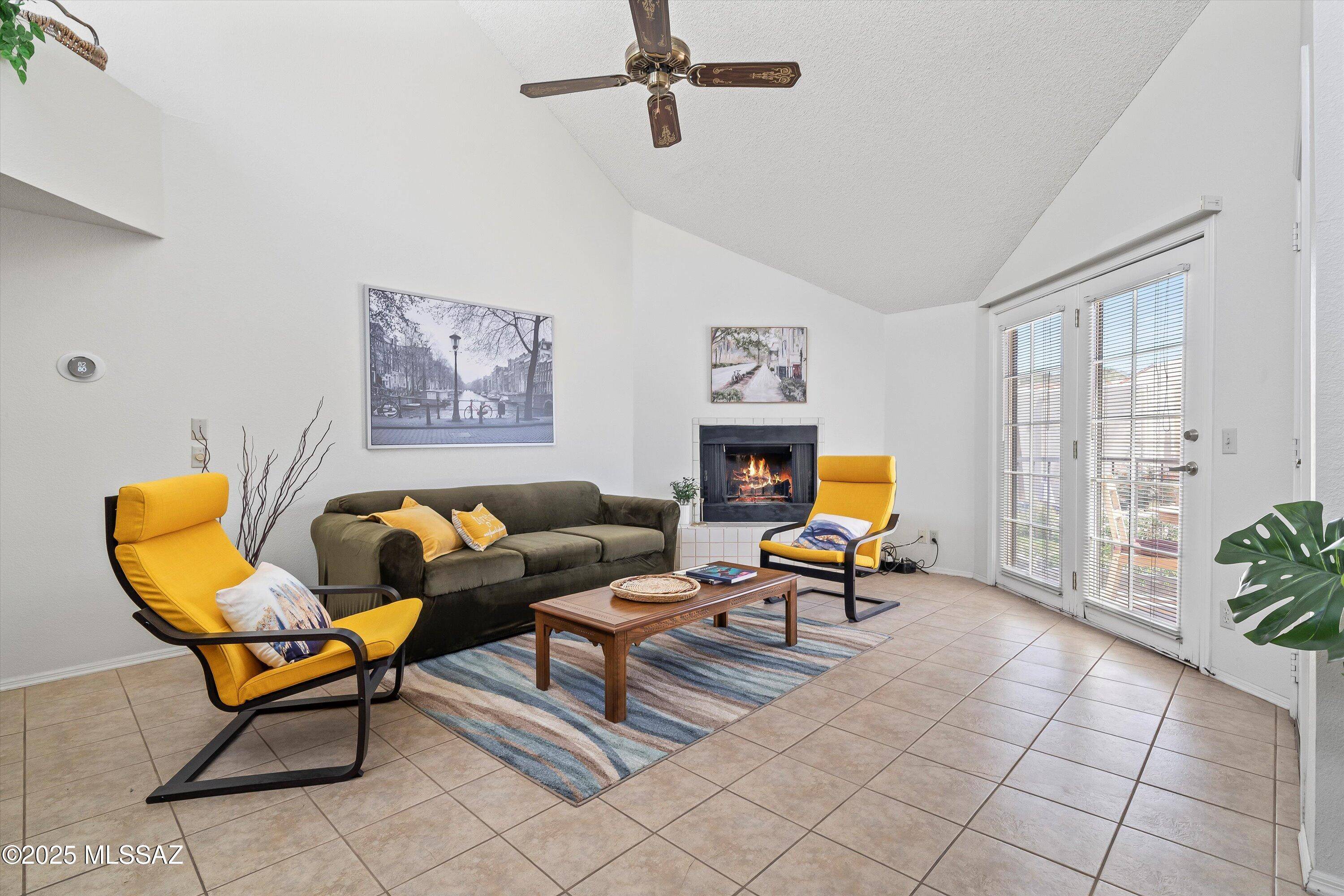 Tucson, AZ 85718,1200 E River Road ## I110