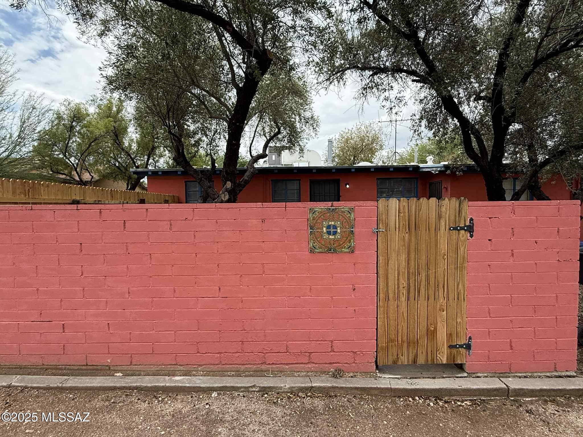 2702 E Elm Street, Tucson, AZ 85716