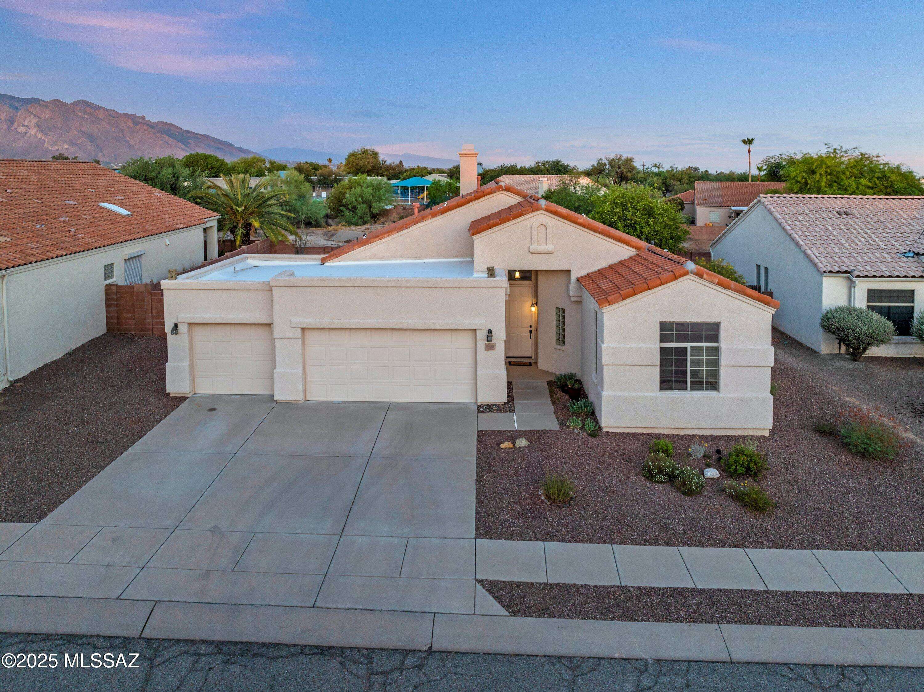 9488 N Elan Lane, Tucson, AZ 85742