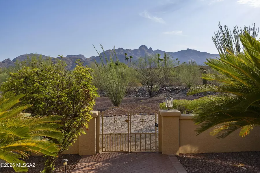 2374 E Calle Los Altos, Tucson, AZ 85718