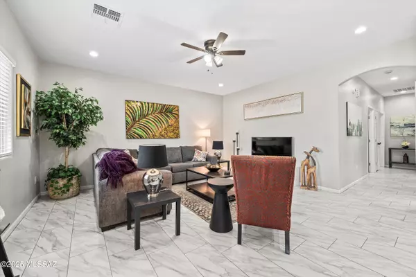 Tucson, AZ 85705,25 E Elm Street