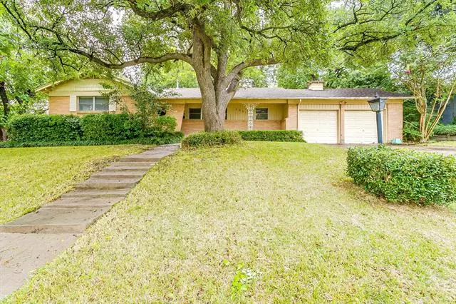 3551 Cromart Court S, Fort Worth, TX 76133