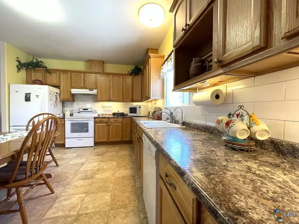 Imperial, CA 92251,214 S E ST