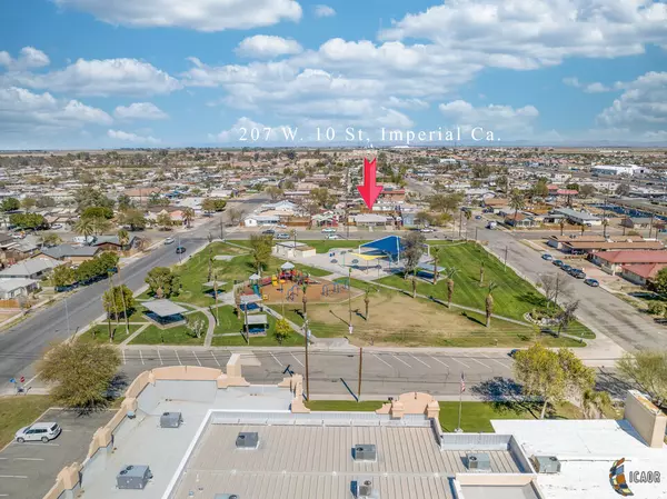 207 W 10th St, Imperial, CA 92251