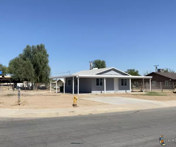 1305 River Dr, Brawley, CA 92227