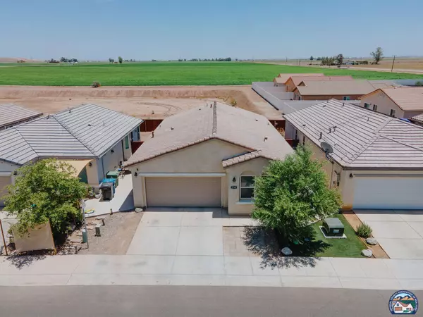 2704 Meadowbrook Dr, Imperial, CA 92251