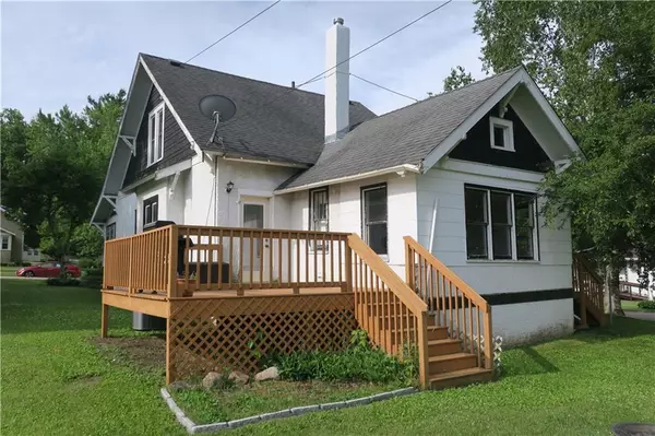 206 E Race Avenue, Elmwood, WI 54740