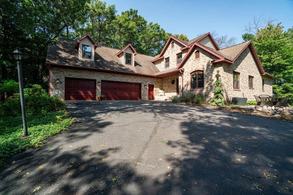 1104 Oak Hill Place, Altoona, WI 54720