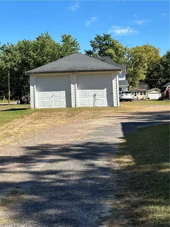 Black River Falls, WI 54615,315 6th Street #1-3