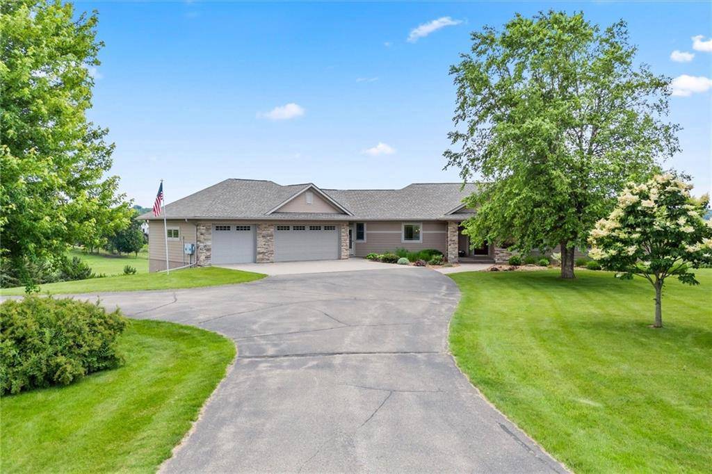 433 Sunset Drive, Hudson, WI 54016