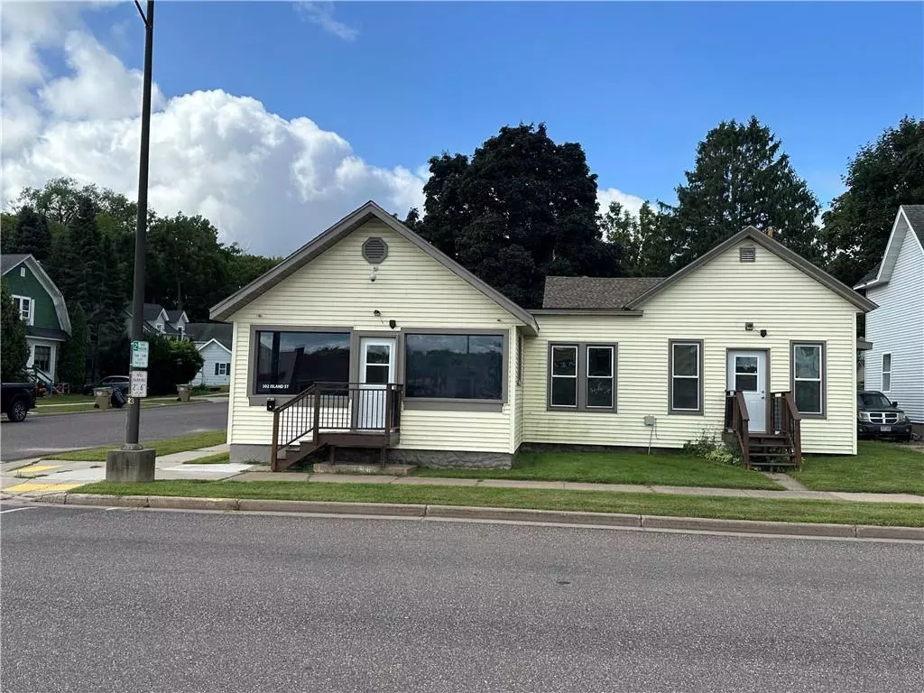 Chippewa Falls, WI 54729,204 W Grand Avenue #1 & 2