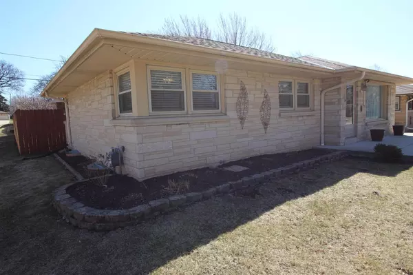 West Allis, WI 53219,2802 S 74th St
