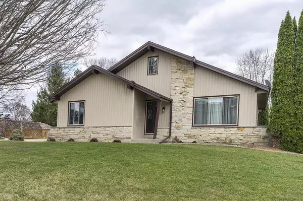 S76W20201 Ridge Rd, Muskego, WI 53150