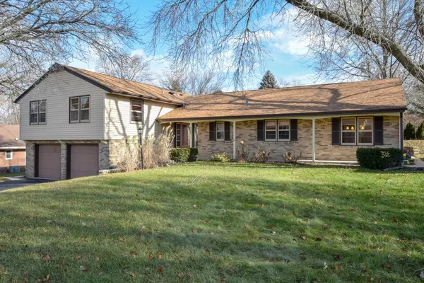 1505 Spring Valley Dr, Racine, WI 53405