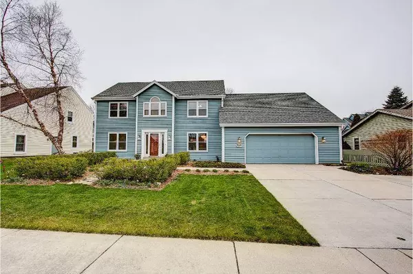 W70N411 Fox Pointe Ave, Cedarburg, WI 53012