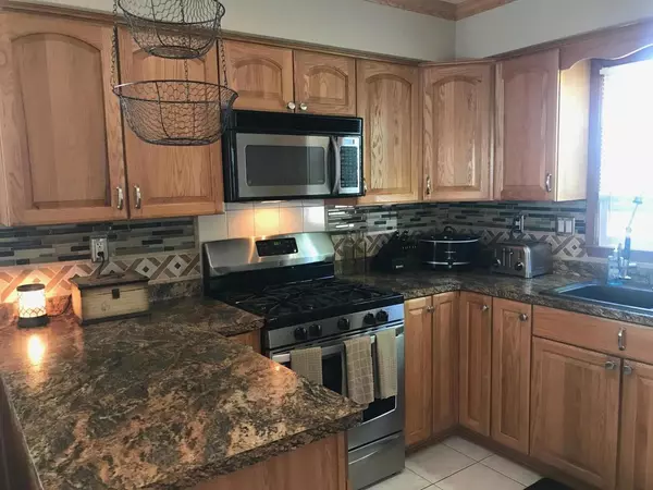 West Allis, WI 53214,8606 W McMyron St
