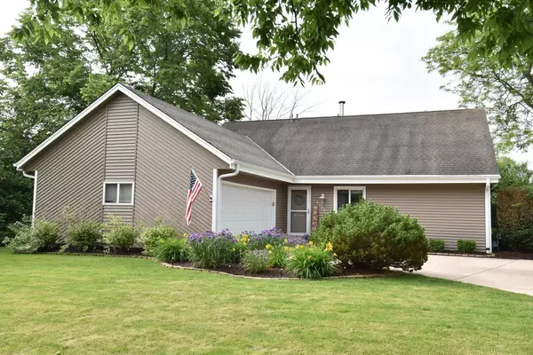 8127 W Winston Way, Franklin, WI 53132