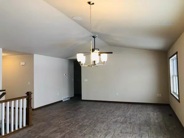 Holmen, WI 54636,222 Howard DR