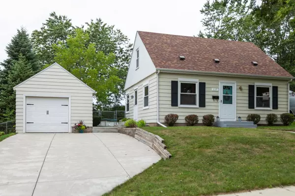 137 Summit Dr, Port Washington, WI 53074