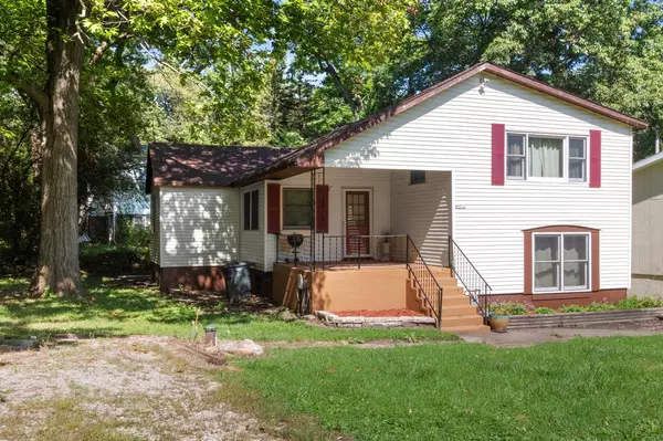 W5310 Wandawega Dr, Elkhorn, WI 53121