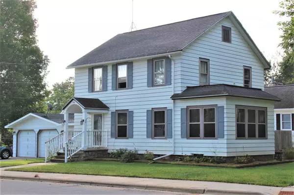 516 W Division St, Shawano, WI 54166