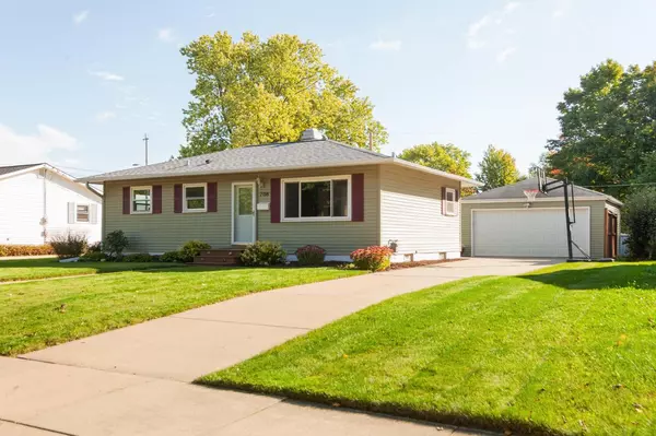 708 8th Ave, Grafton, WI 53024