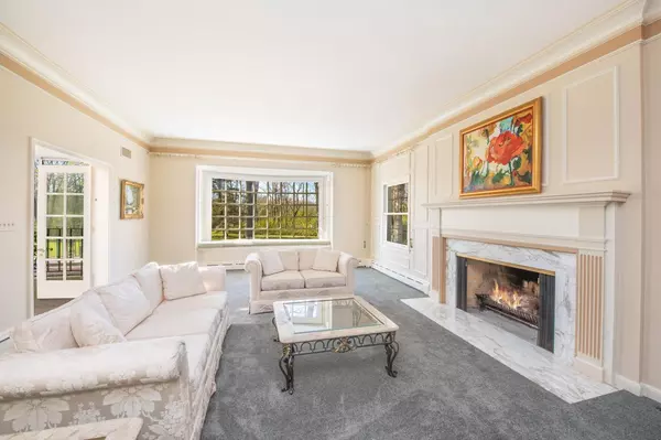 River Hills, WI 53217,9485 N Range Line Rd