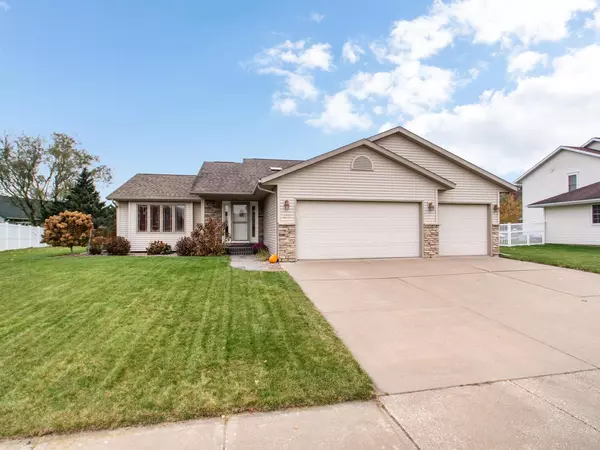 2306 SANDSIDE CT, Onalaska, WI 54650