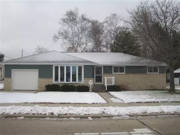 3519 Glenwood St, Two Rivers, WI 54241