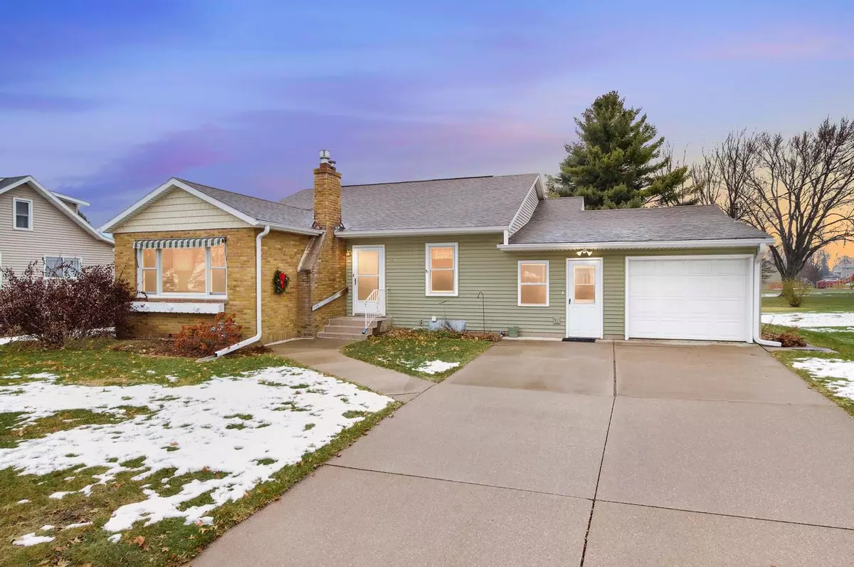 West Salem, WI 54669,446 Garland St W