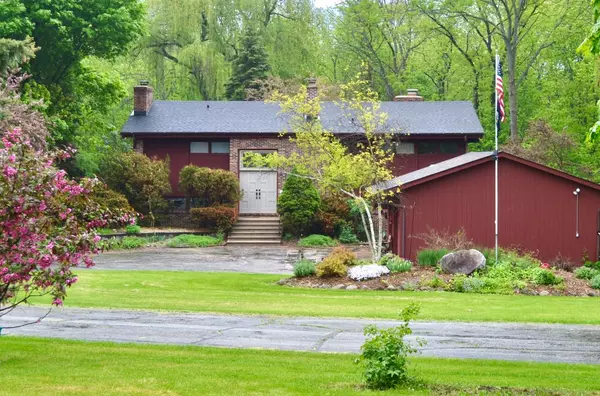 7101 Brook Rd, Franksville, WI 53126