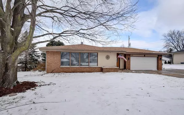 1614 Falls Rd, Grafton, WI 53024