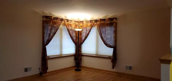 Milwaukee, WI 53225,4634 N 90th St