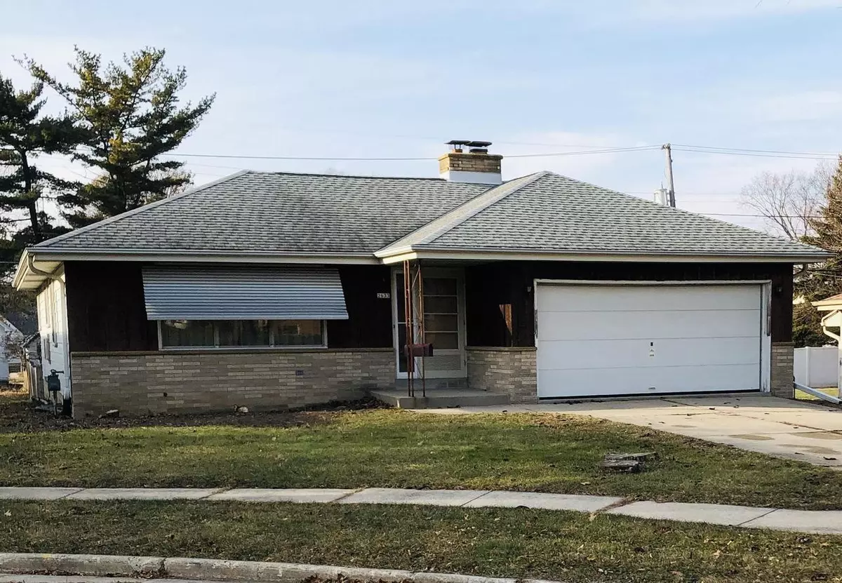 West Allis, WI 53227,2633 S 98th St