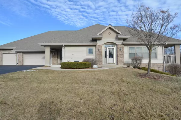 8448 S Deerwood LANE, Franklin, WI 53132