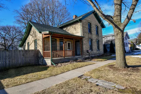 606 N Montgomery St, Watertown, WI 53098