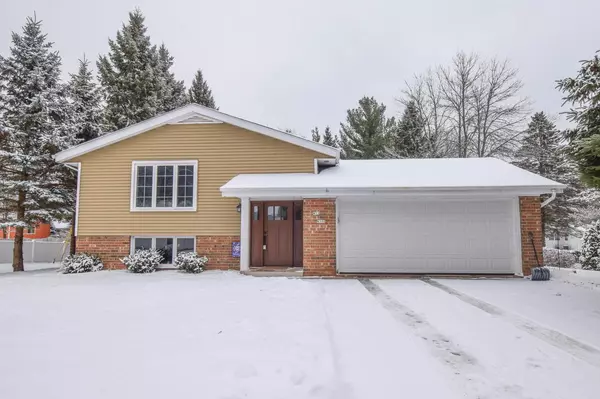 W71N716 Harrison Ave, Cedarburg, WI 53012