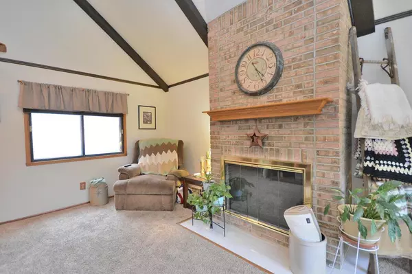7370 S Delaine DRIVE, Oak Creek, WI 53154